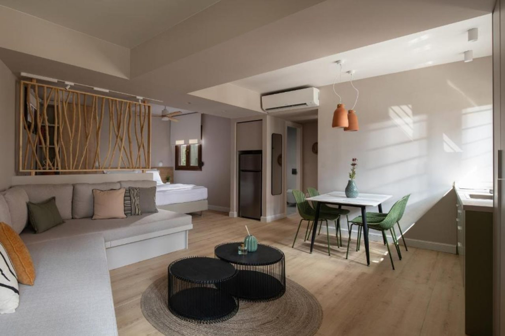 Hyati Thessaloniki, Adults Only