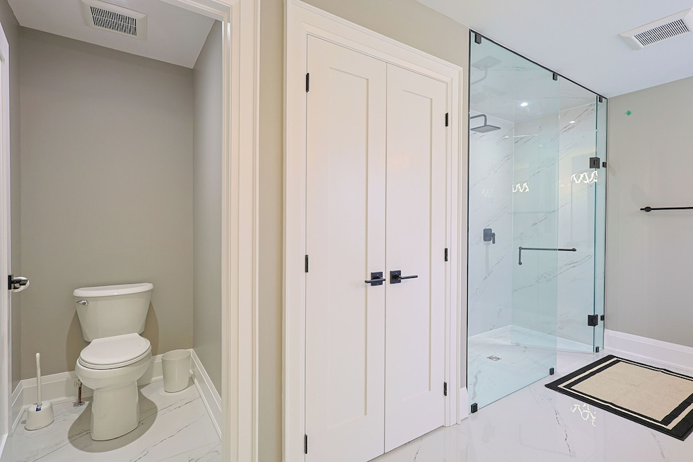 Modern Masterpiece Luxury 6 Bedroom Home