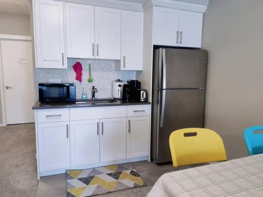Brand New Entire guest suite by lake near YYC