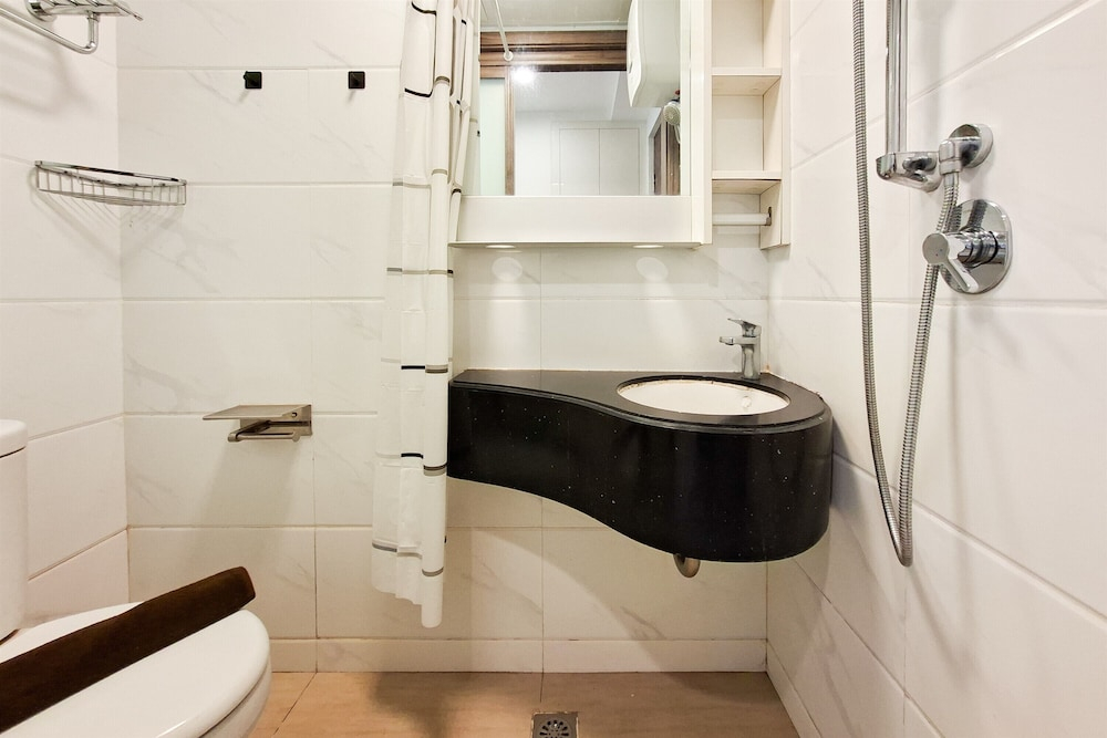 White Tone Studio For 2 Pax At Sky House Bsd Apartment