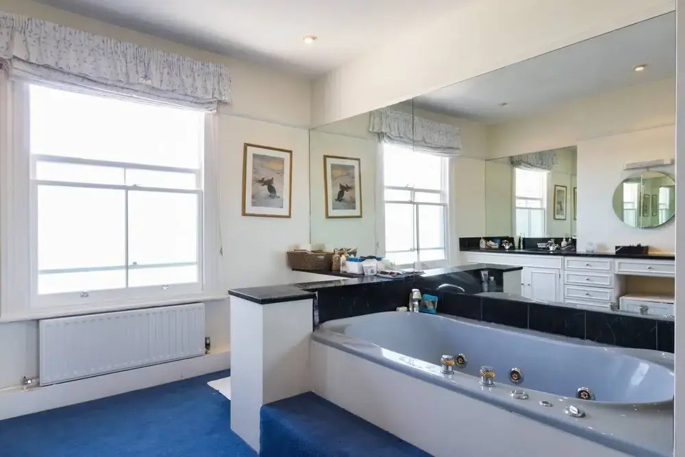 Traditional 5bed family home, 2min from tube