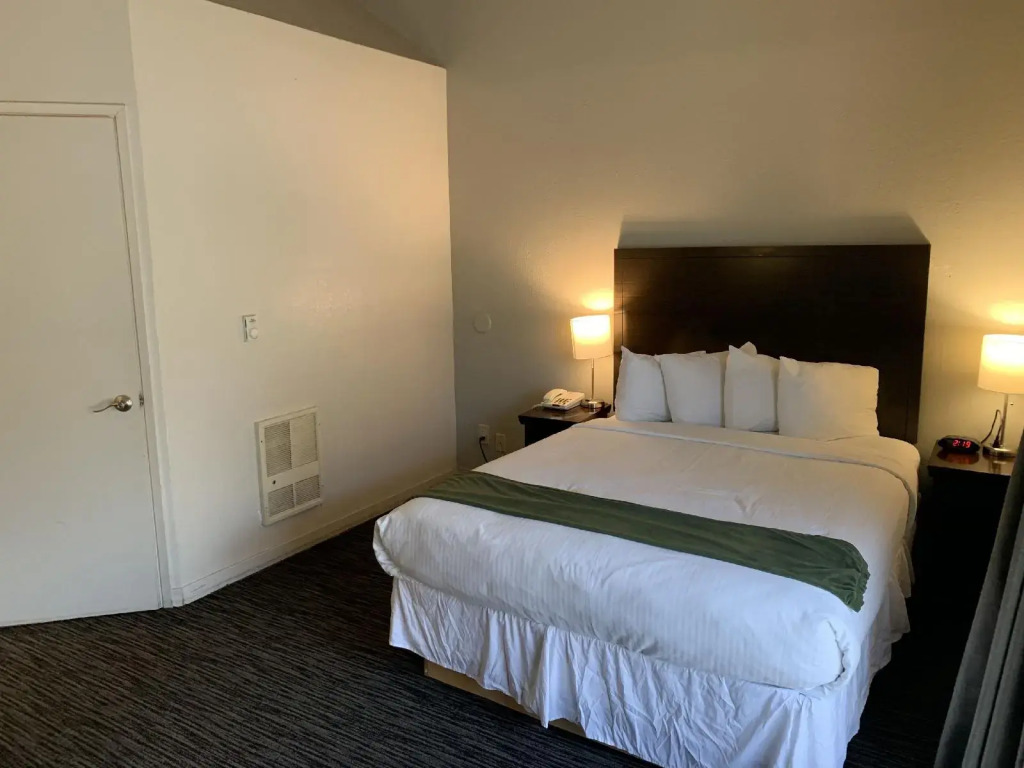 Cannery Row Inn