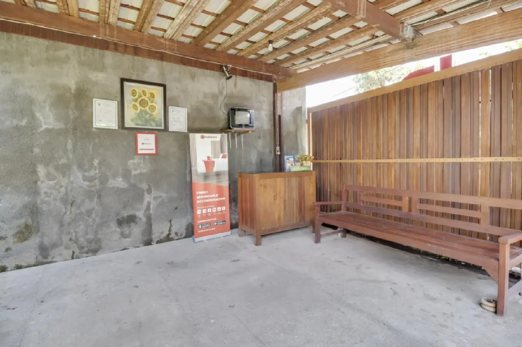 RedDoorz at Omah Kayu Homestay Yogyakarta