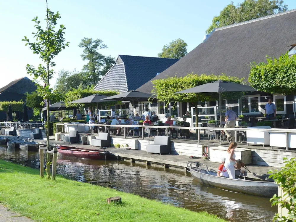 Cottage in Dwarsgracht near Giethoorn
