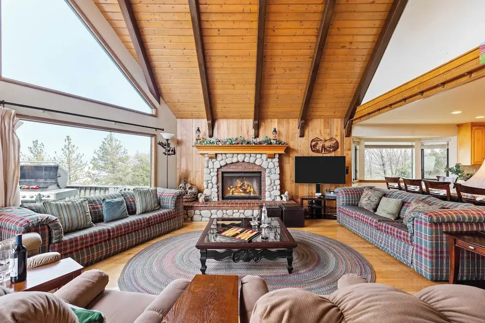 6bdr Group Retreat, Decks w/ Incredible Views Starry Heights by Avantstay