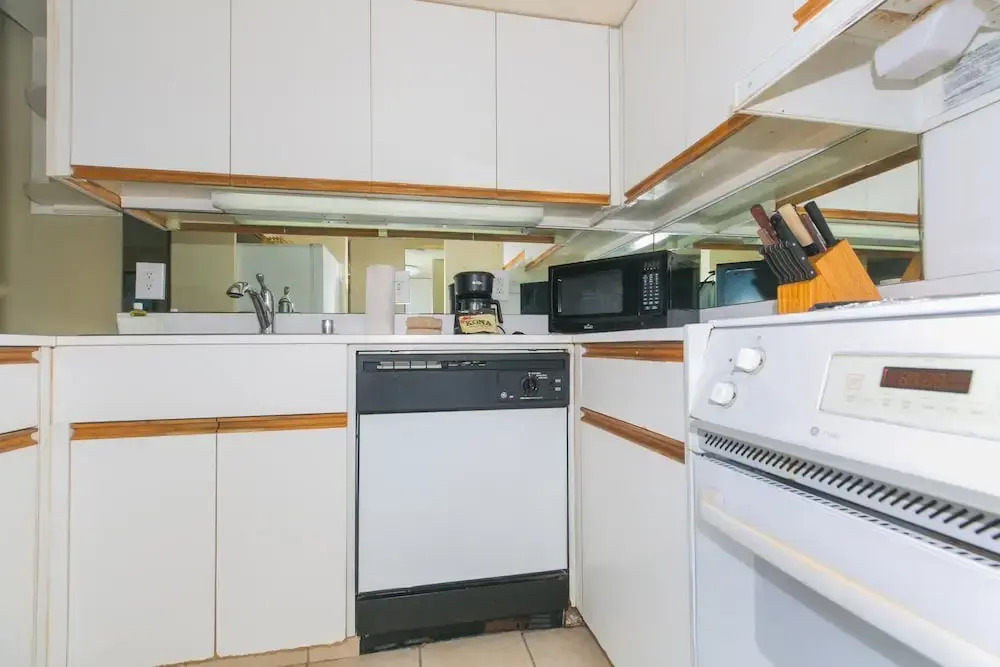Ilikai Tower One Bedroom Lagoon View Waikiki Condos with Lanai & Free Wifi
