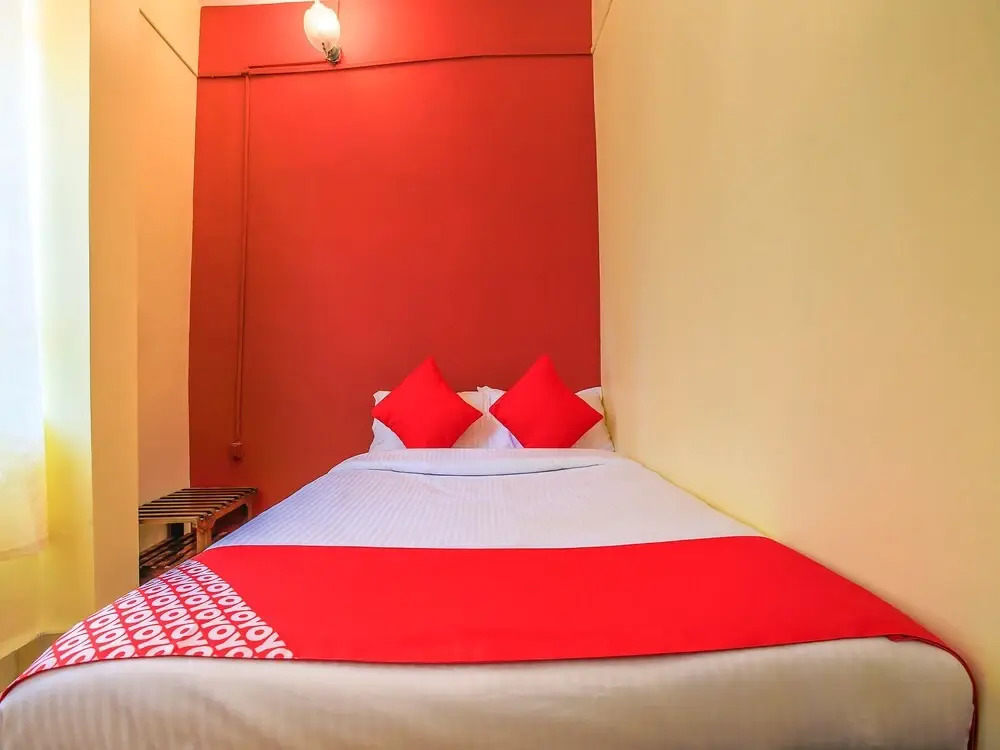 OYO 18855 Hotel Pete's Hideaway