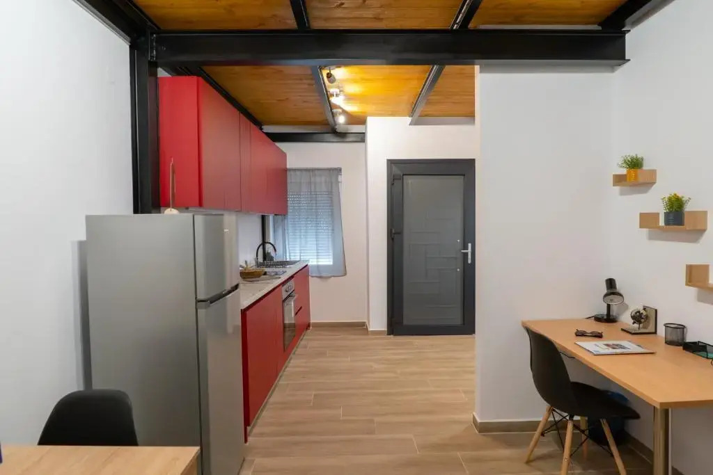 Zalman's Ground Floor 1BR Place