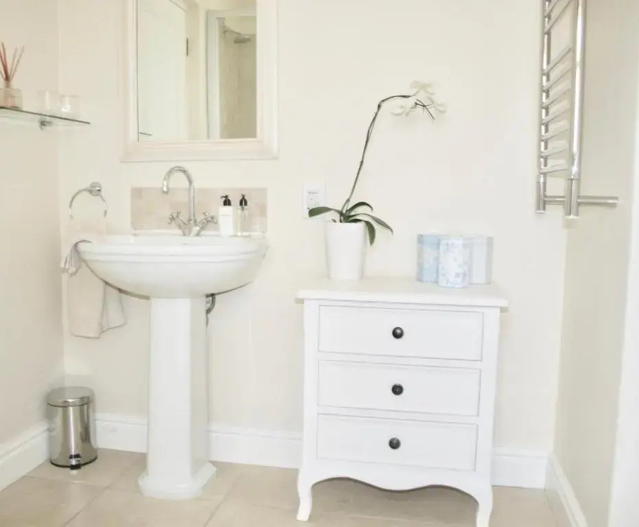 Catawba Guest suite - Leafy Constantia Cottages