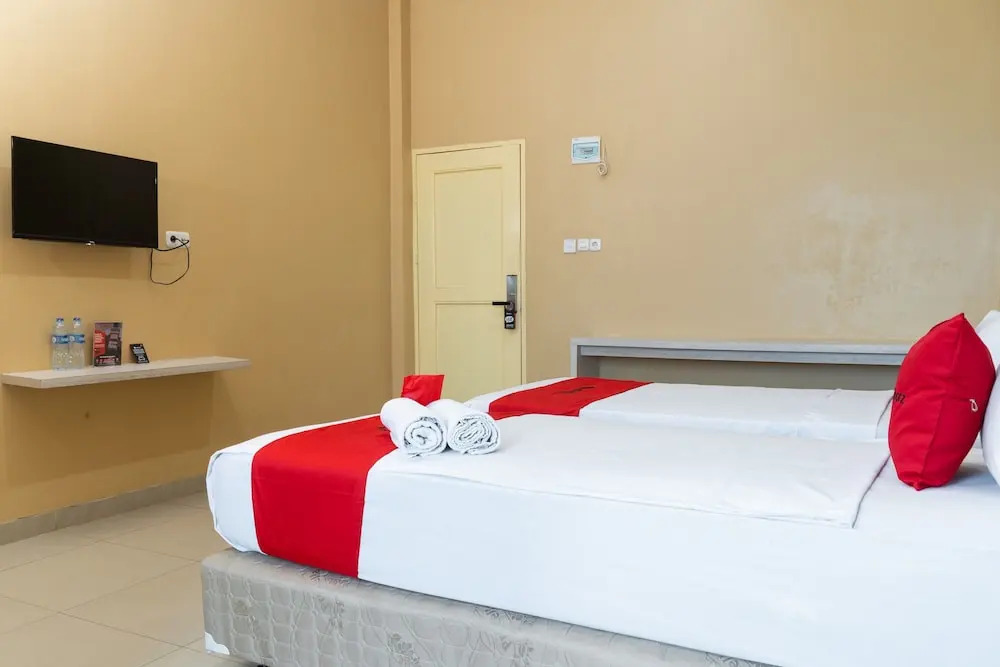 RedDoorz near Sultan Mahmud Badaruddin Airport Palembang