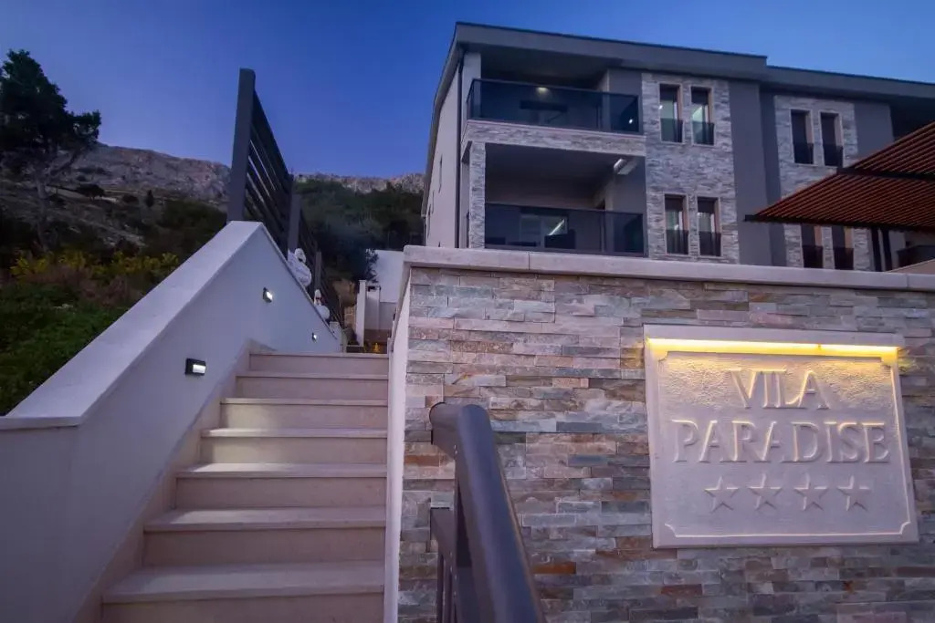 LUXURY VILLA PARADISE 120m from sandy beach, heated pool, billiard, max 12 pax