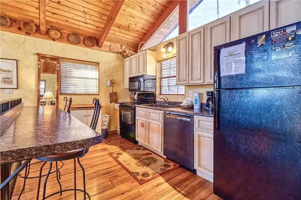 Creekside, 4 Bedrooms, Pool Access, WiFi, Fireplace, Sleeps 10