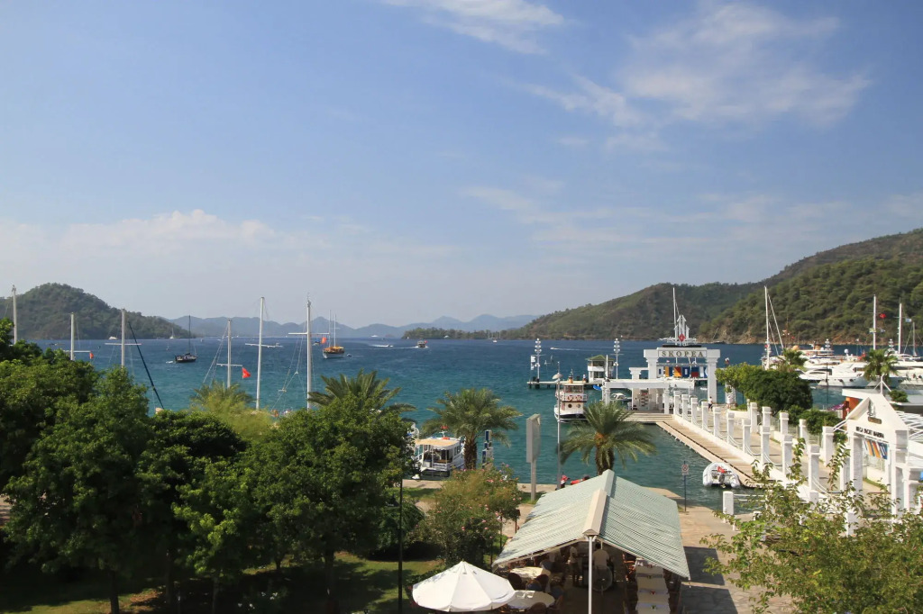 Dedeminn Marina Hotel