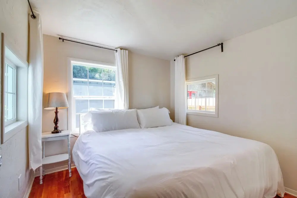 < 1 Mi to Coquille River: Cottage w/ Private Yard!