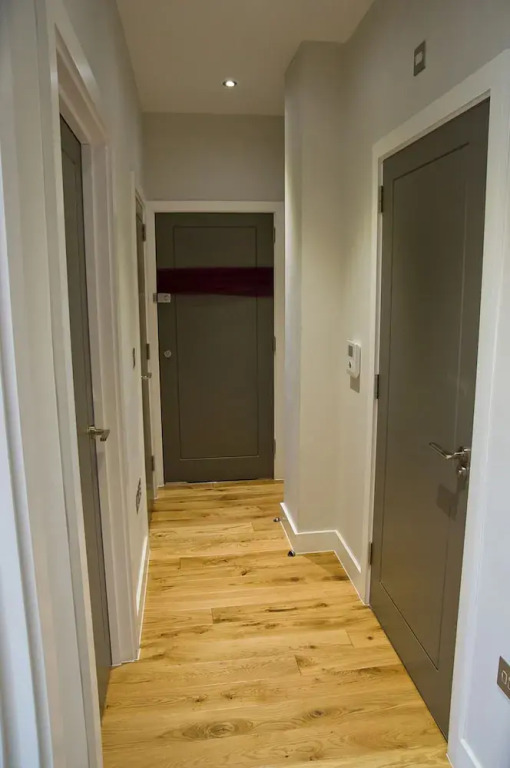 Icon Brentwood City Apartment
