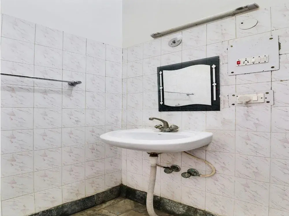 SPOT ON 42133 Hanuman Bagh
