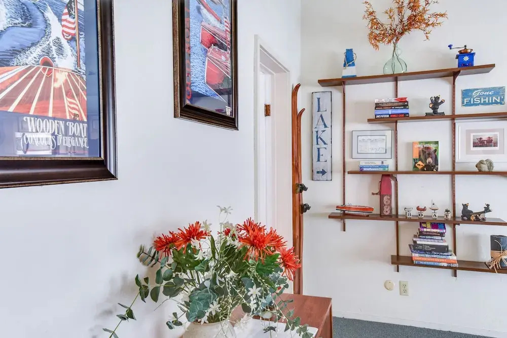 Waters Edge Jewel w/ Lake Views HOA Access!