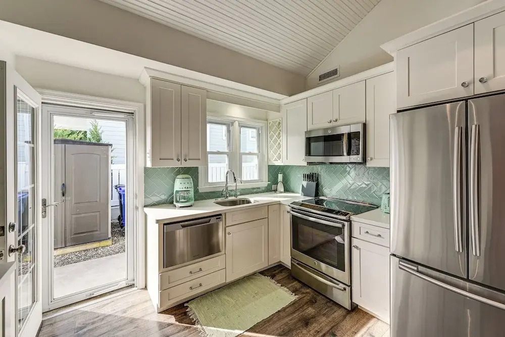 Walk to Beach & Dtwn Dining! Avalon Coastal Escape