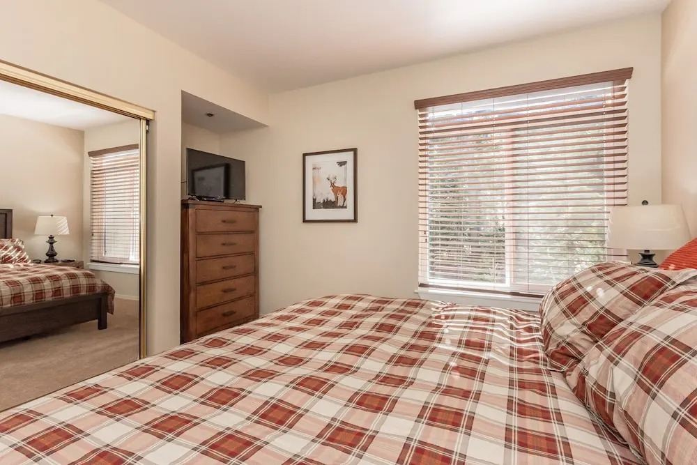 Silver Bear 19 with Covered Parking, Walk to Canyon Lodge by RedAwning