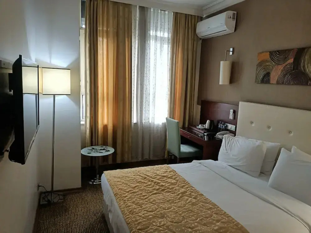 Avsar Hotel