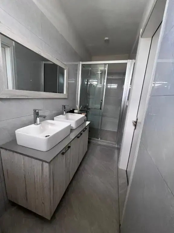 3BD Luxury Penthouse, Big Terrace, 5min from beach