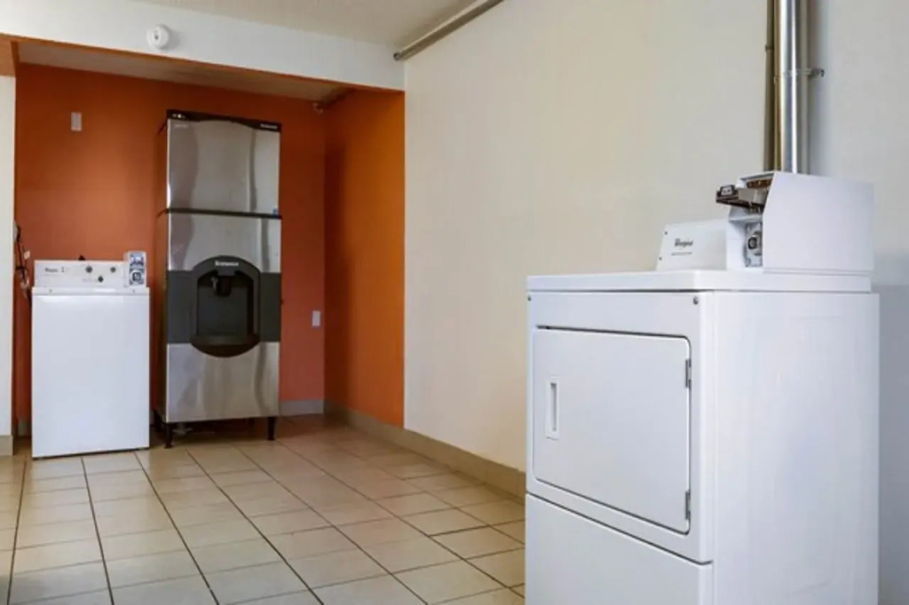 Motel 6-Albert Lea, MN