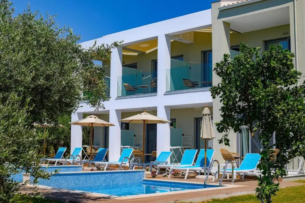 Alonaki Resort