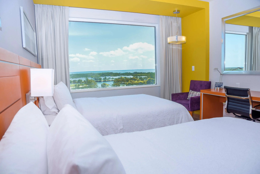 Hampton Inn & Suites by Hilton Paraiso