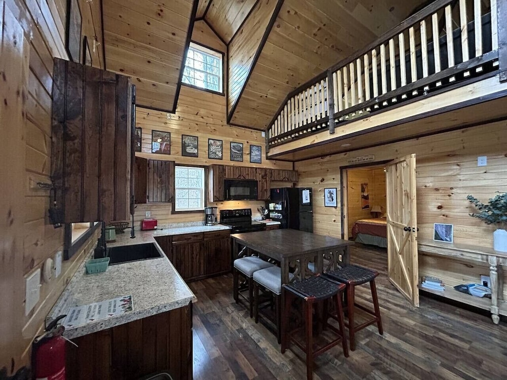 Wifi & Hot Tub, Large Family - Climb On in Rrg!