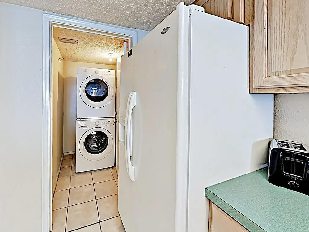 New Listing! Beautiful 8th-floor W/ Balcony 2 Bedroom Condo