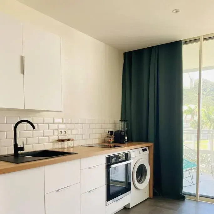 Studio tropical, beautifully renovated, sea view