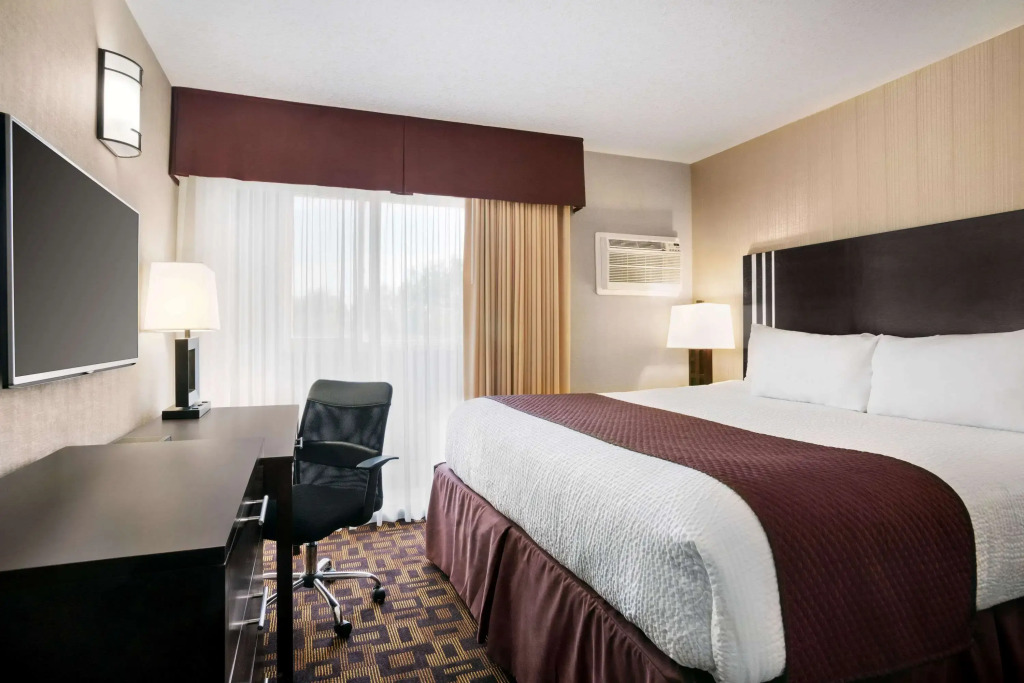 Days Inn by Wyndham Sylvan Lake