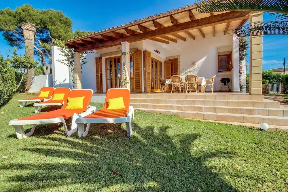 Charming villa with private pool and wifi