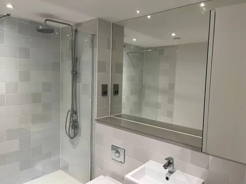 Luxury 2 Bed 2 Bath Apartment Central Location