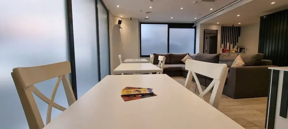 10m2 Hotel