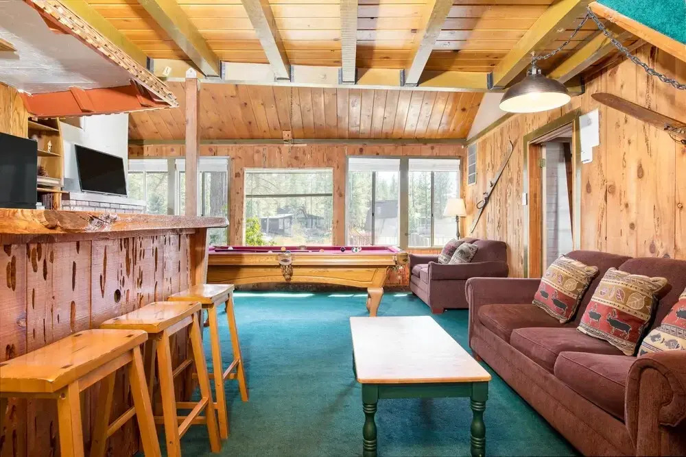 Moosehead by AvantStay Lakefront Cabin w Pool Table Bar and Lake Access