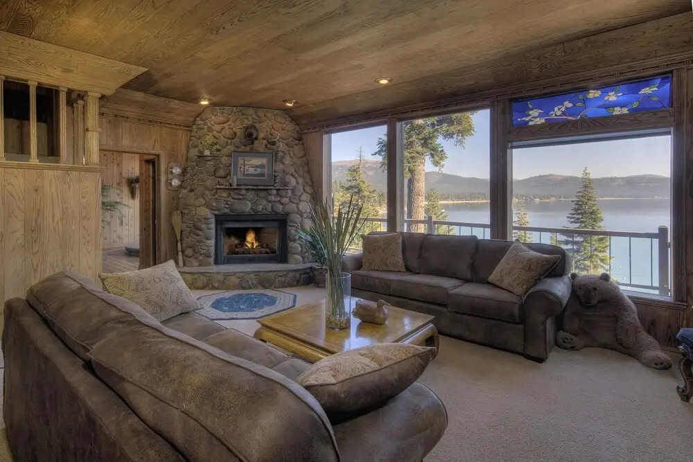 Gardner Lake View Rental Home by RedAwning