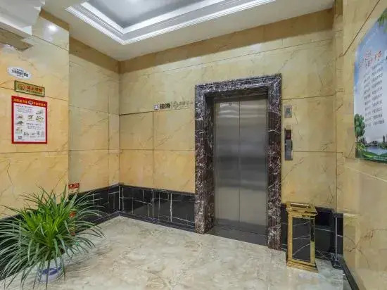 Chonpines Hotels·Xinyu Baoshi Park