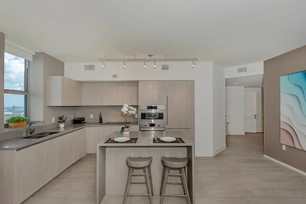 5 stars AMENITIES Luxury 3 BR-Stunning VIEW & 27th Floor