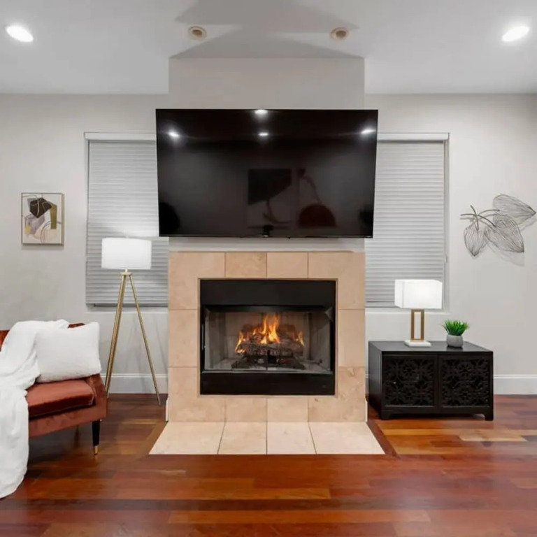 Luxurious 8 Bed Retreat State of the Art Theater