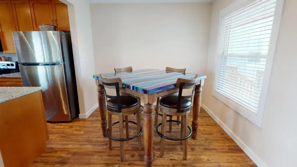 AH-G224 Remodeled Second Floor Condo, Shared Pool & Hot Tub, Near Marina