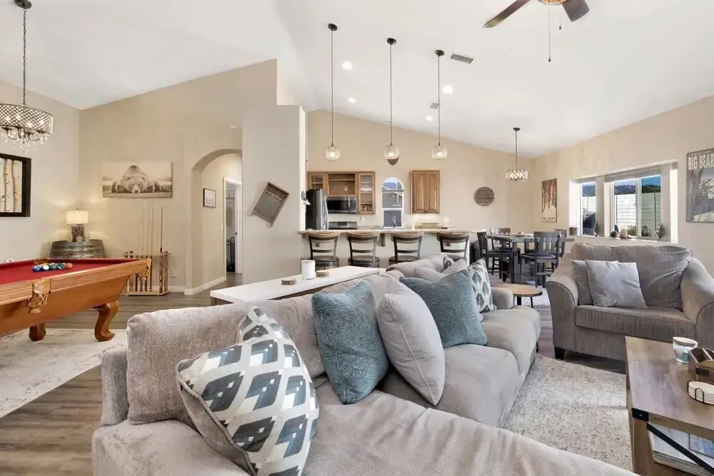 2167-maple Bear Retreat 3 Bedroom Home by RedAwning