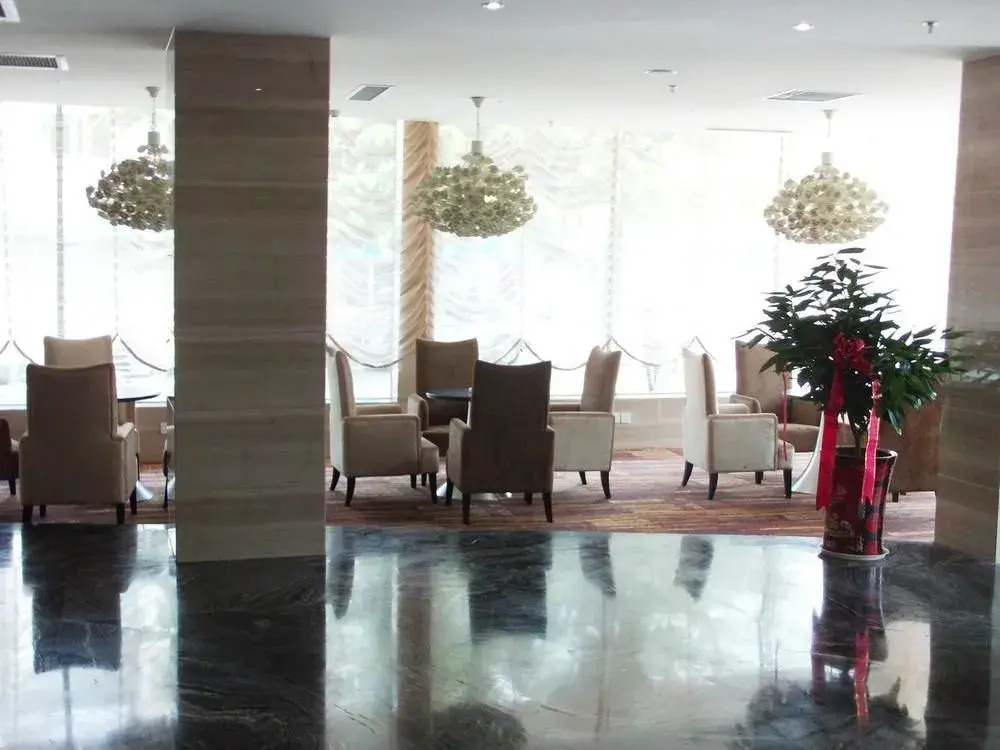 Rongcheng Celebrity Hotel High Speed Rail Station Shop