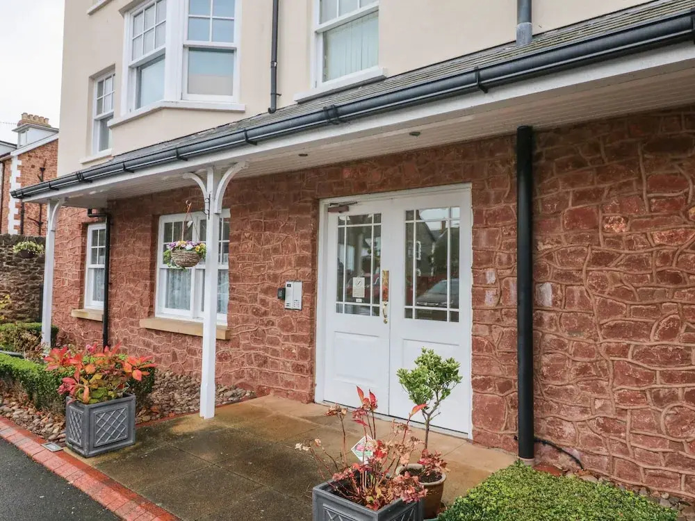 1 Tregonwell Court
