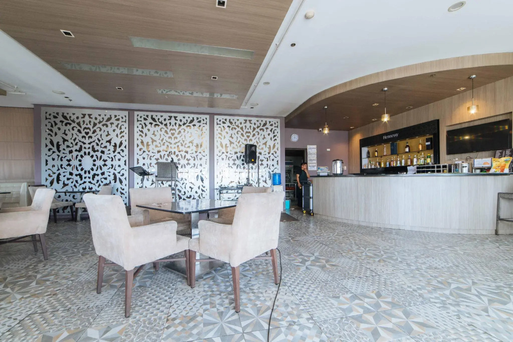 RedDoorz Premium @ West Avenue Quezon City