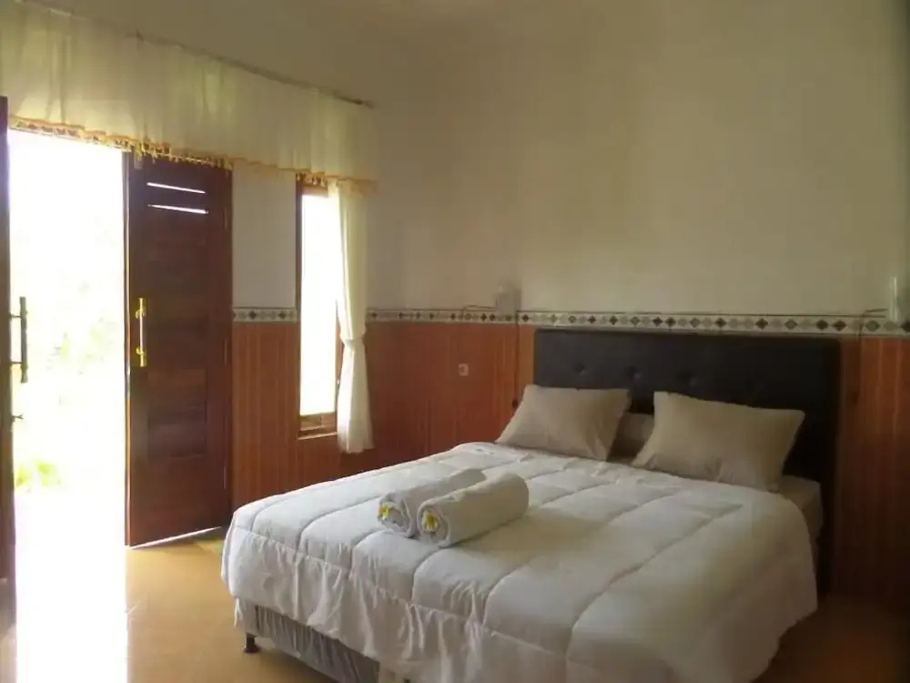 Peaceful Penida Hill Bungalow