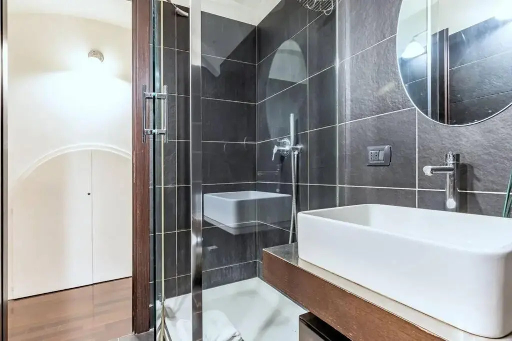 Lovely Apartment Ground Floor Colosseo up 4 Prs !