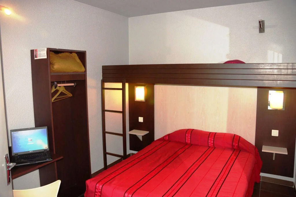 Brit Hotel Essentiel Sète / Balaruc