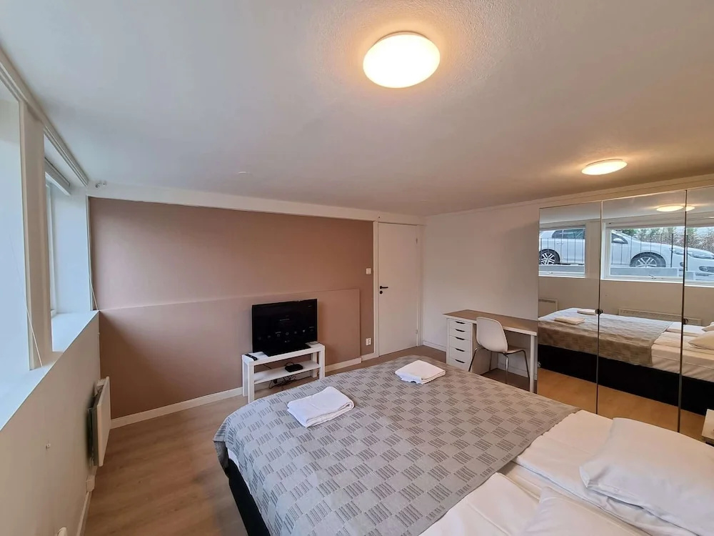 Room-deluxe Room 4 Rent, King-size Bed,