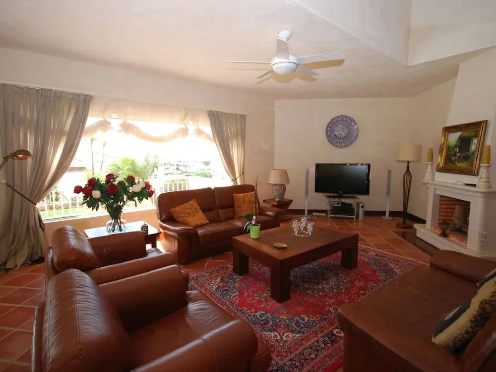 Lavish Villa With Private Swimming Pool